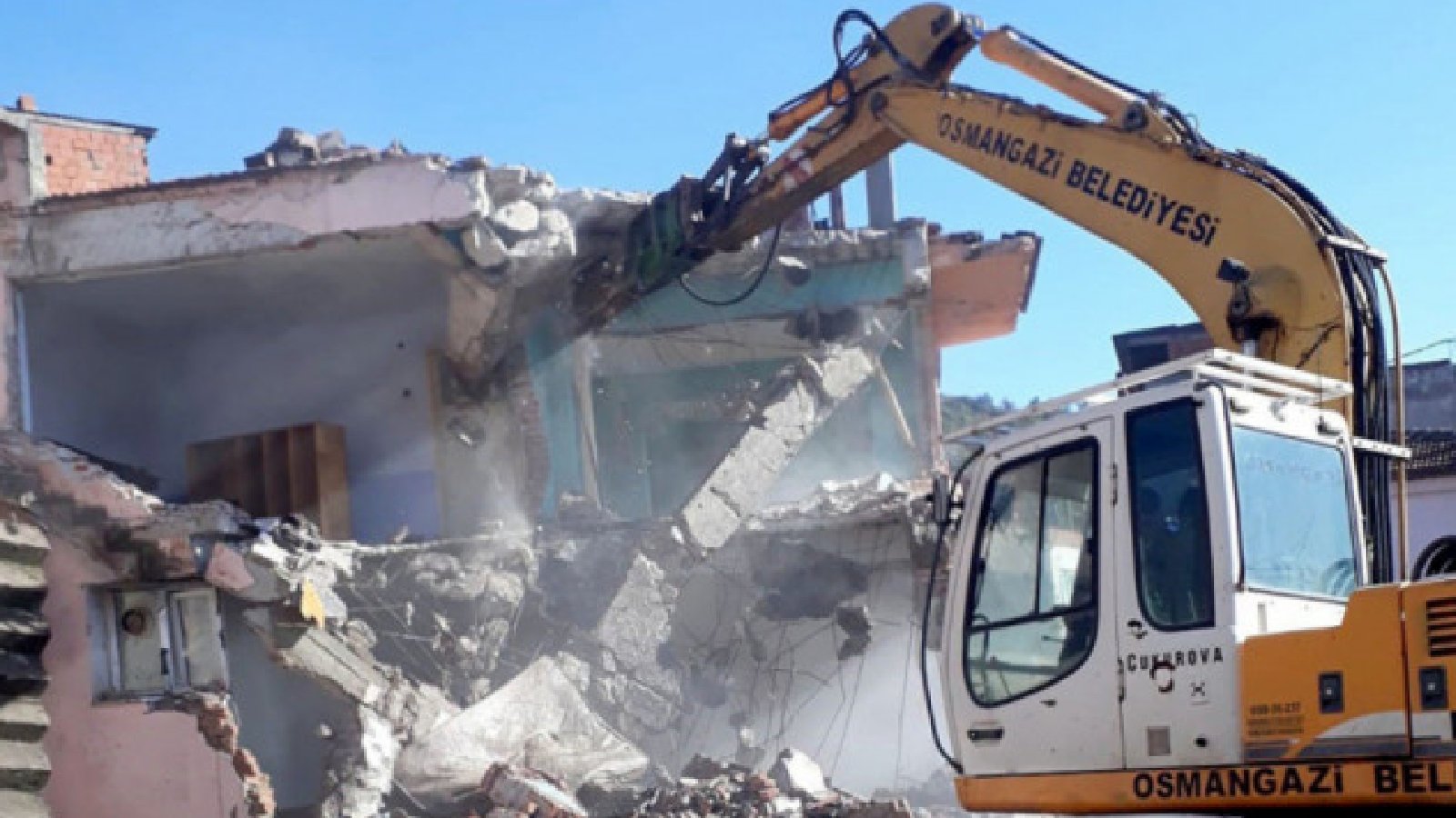 Osmangazi'de metruk binalar yıkılıyor